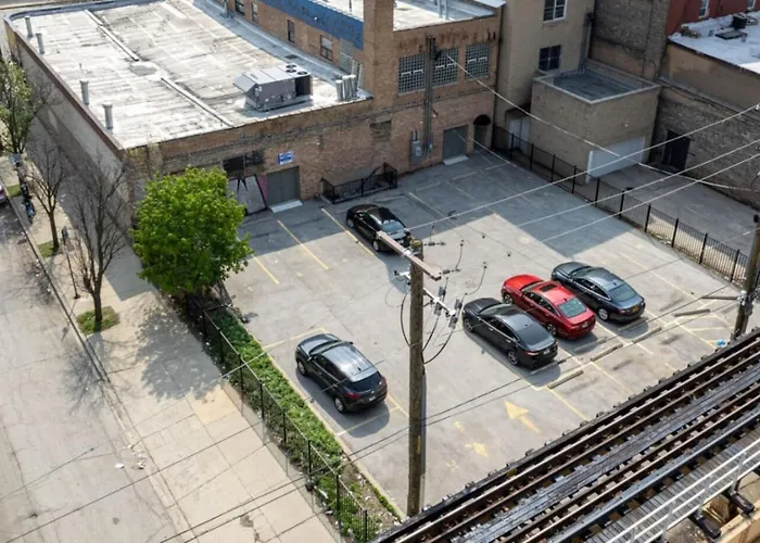 Spacious 3br 420-friendly | Mccormick & Uic Campus * Chicago